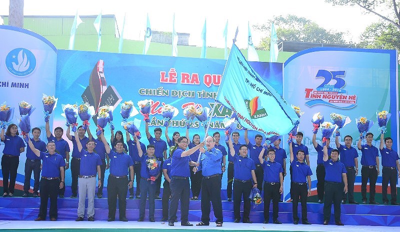 Bí[-]thư[-]Nhân:[-]"Nói[-]không[-]với[-]cống[-]tắc,[-]kênh[-]rạch[-]tắc[-]vì[-]rác"